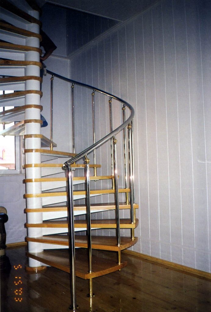 Выбираем лестницу на второй этаж