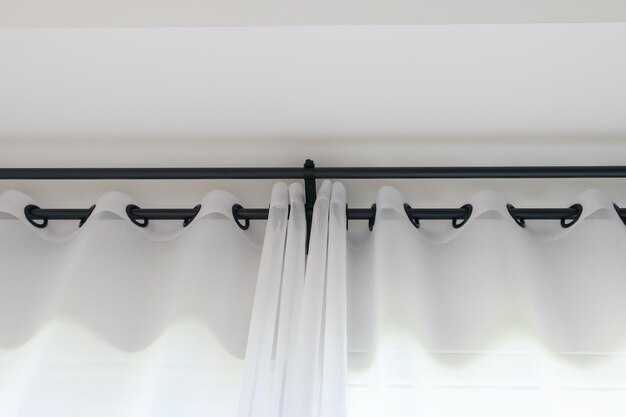 Роликовые карнизы: когда их выбрать